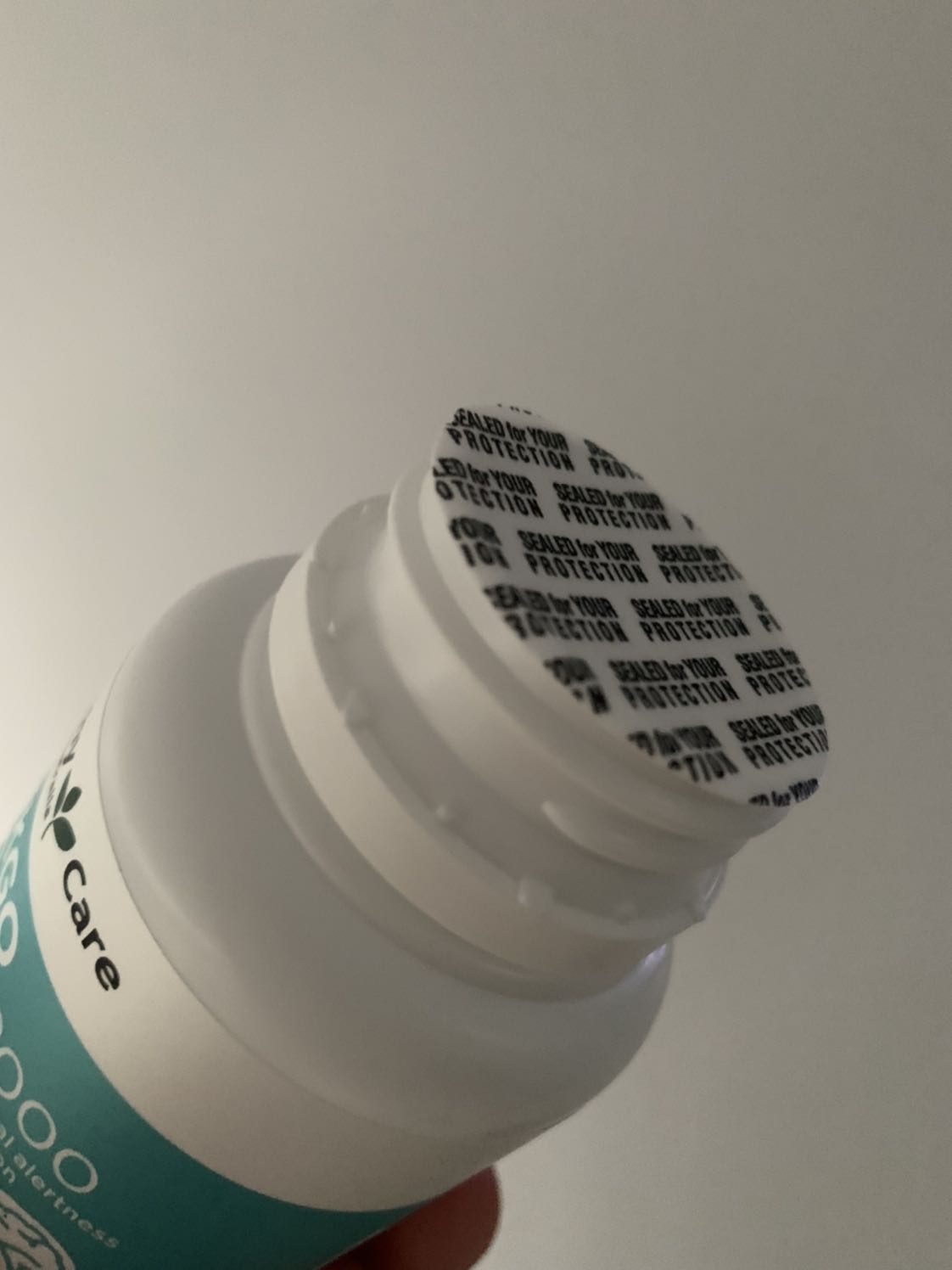 Date còn rất lâu tận JUN23. Đúng là mẫu mới 2020. Chưa biết kết quả uống ra sao nhưng Healthy Care nổi tiếng bên Úc rồi. Seal nắp và seal bên trong còn nguyên (xem hình). Hàm lượng 9.4 là đủ rồi nha mọi người.