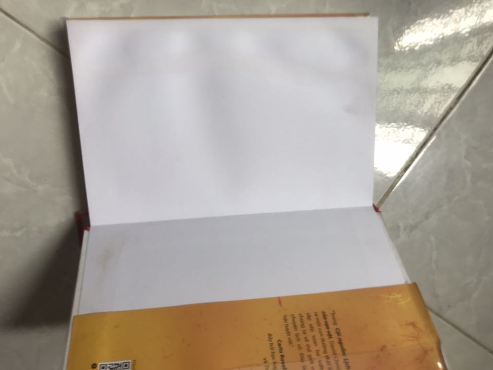 Giao một cuốn sách bị ngấm nước. Tôi mua sách mới chứ có phải mua sách cũ đâu. Tệ!
Đề nghị nên có nút “âm” 5 sao để đánh giá cho phù hợp với dịch vụ lần này!