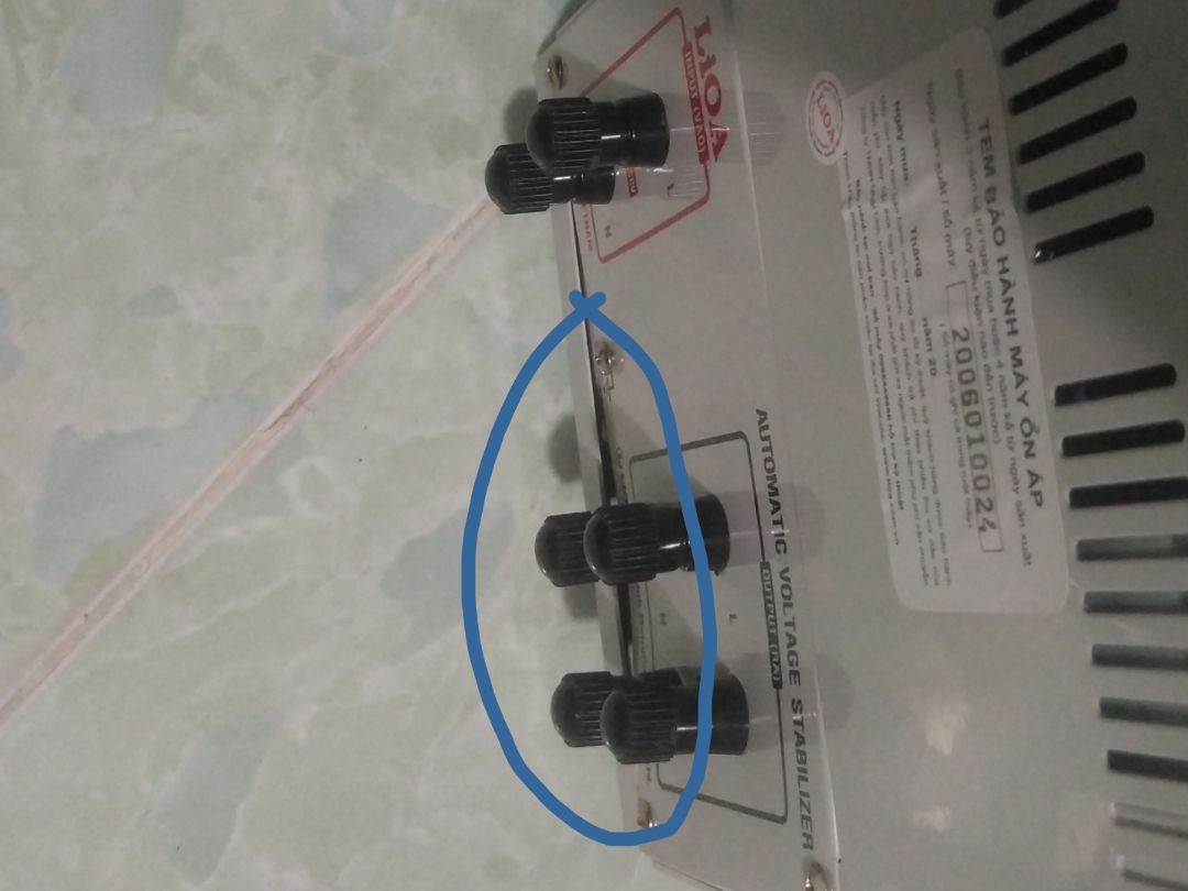 Hàng chất lượng hoàn thiện tốt, nhưng khâu đóng gói để giao hàng chưa tốt còn sơ sài. Trong quá trình giao từ HN vào Tp HCM phía mấy cái ốc bắt dây phía sau lồi ra nhưng ko dc lót xốp cẩn thận dẫn đến va đập trong khi vận chuyển bị móp. Không biết có lỗi gì thì hãng có bảo hành ko đây nữa.