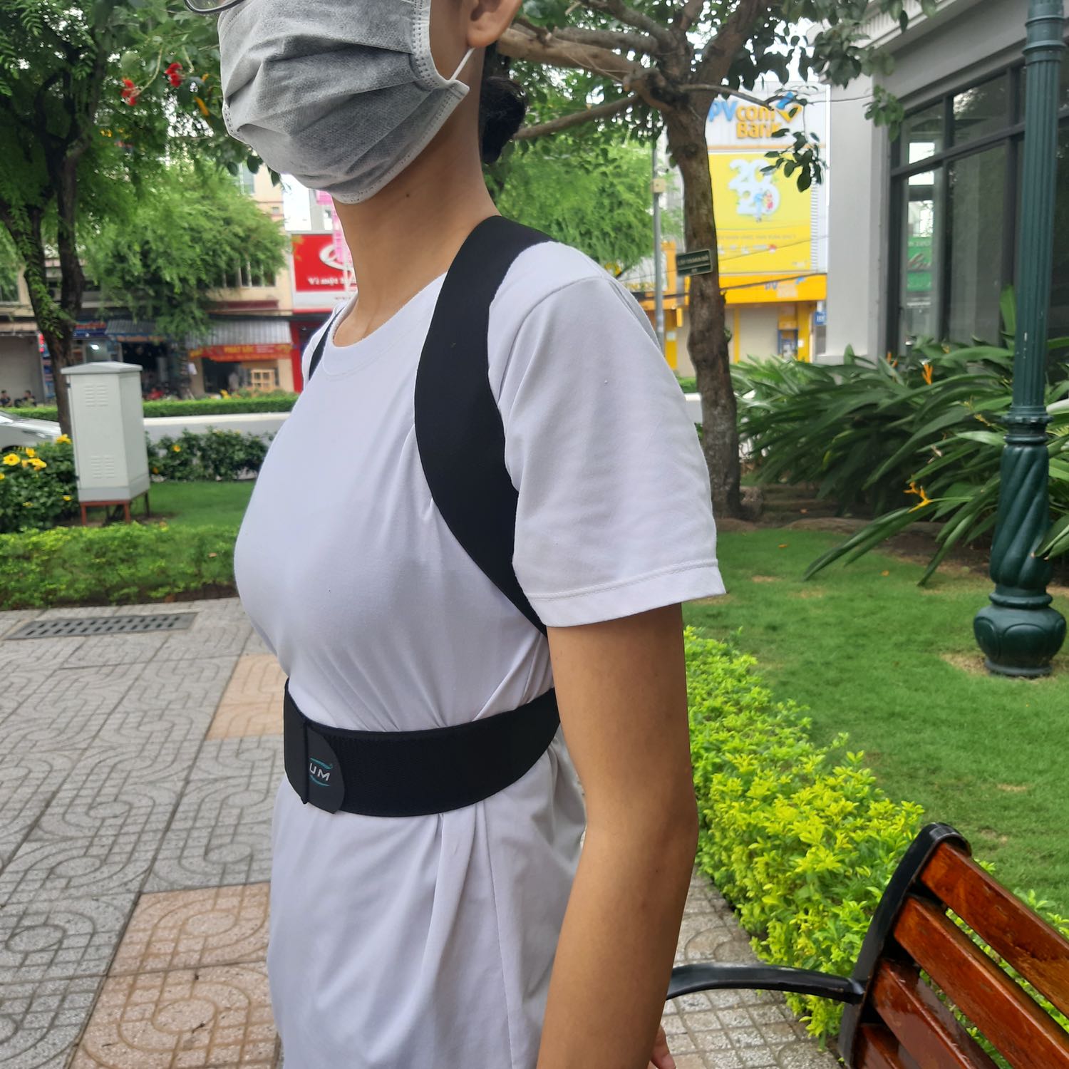 Mua hàng lần 2 ở shop, đóng gói kỹ càng. Hàng như hình, giữ lưng thẳng, dây quấn mềm, mang lâu nhưng không bị đau phần nách.