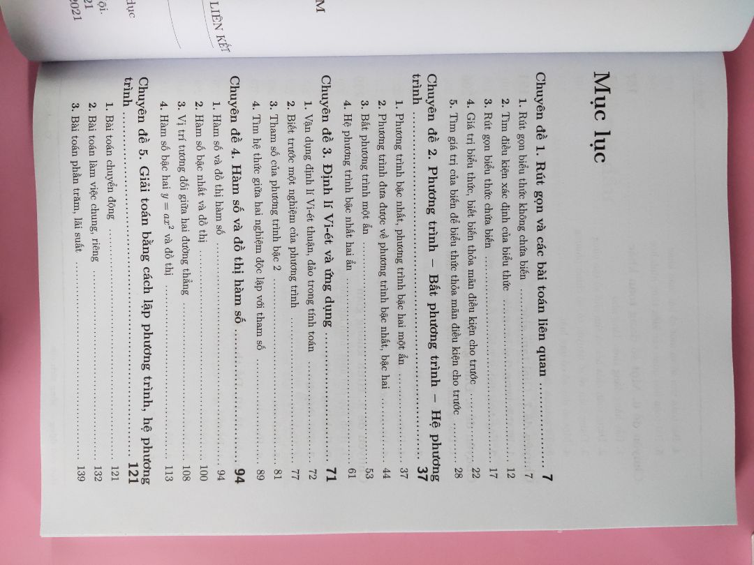 Tròi oi tuyệt vời lắm mn ơii. Mình không biết nói gì lun vì không biết dùng từ nào để diễn tả cả 😂😂. Nên mình sẽ chụp vài trang cho mn xem thử tham khảo nhaa. Mua đi nè ❤