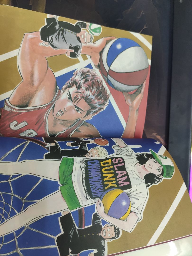 Thấy mn mua offline toàn lựa đc cuốn 2 bìa nên nghĩ phận mua online như mình chắc ko đc đâu. Ai ngờ lại đc ???
Truyện đẹp từ trong ra ngoài, sang xịn mịn, ko chê vào đâu đc. Mỗi tội 2 tháng mới ra 1c thì hơi lâu.