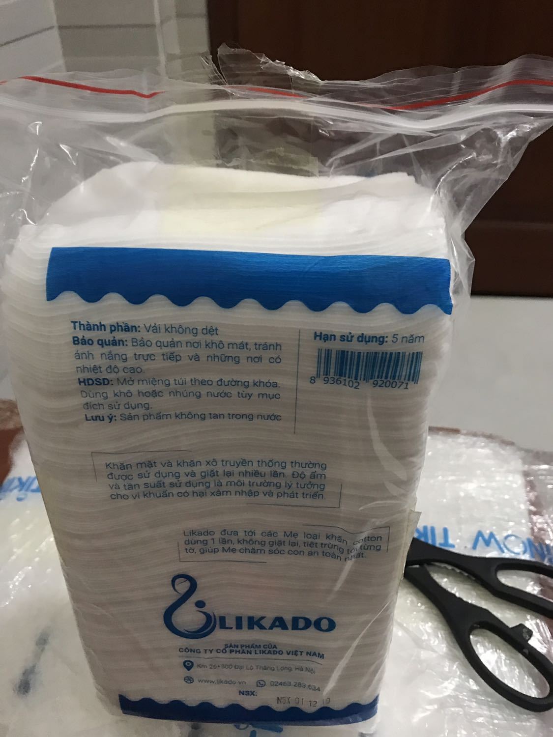 Mình có đặt hàng of shop 5 bịch , mỗi bịch là 300gram thì 5 bịch phải là 1,5 kg mà cân chỉ có 1kg, mỗi bịch không có đầy như mình mua ở shop khác. Sẽ không bao giờ mua hàng of shop nữa giá cũng không rẻ hơn bao nhiêu mà làm ăn ***