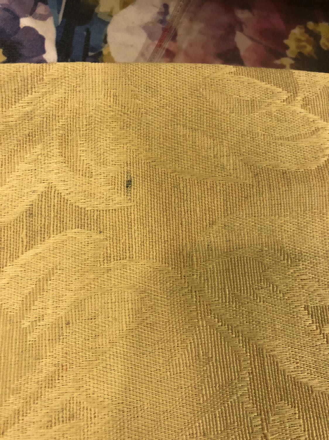 Tôi đã nhận sản phẩm nhưng nó bị những đốm đen nên tôi muốn trả lại. Tôi đã gửi *** nhưng ko được nên phải phản ánh trên đây