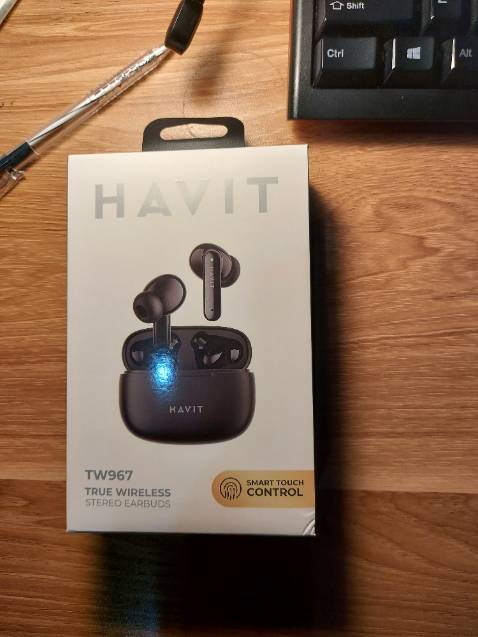 Tai nghe tốt, ae nào định mua tai nghe nay mà ko bt mua shop nào cho uy tín thì tôi thấy shop này ổn, ko bt tôi nhân phẩm tốt ko nhưng hàng rất ổn, nghe phê :)))