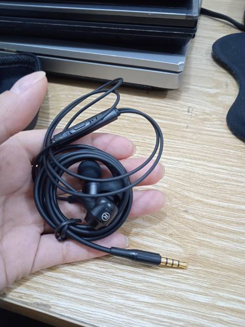 Âm thanh tốt, đeo lâu dễ chịu, chất lượng truyền âm tốt, nghe khá hay