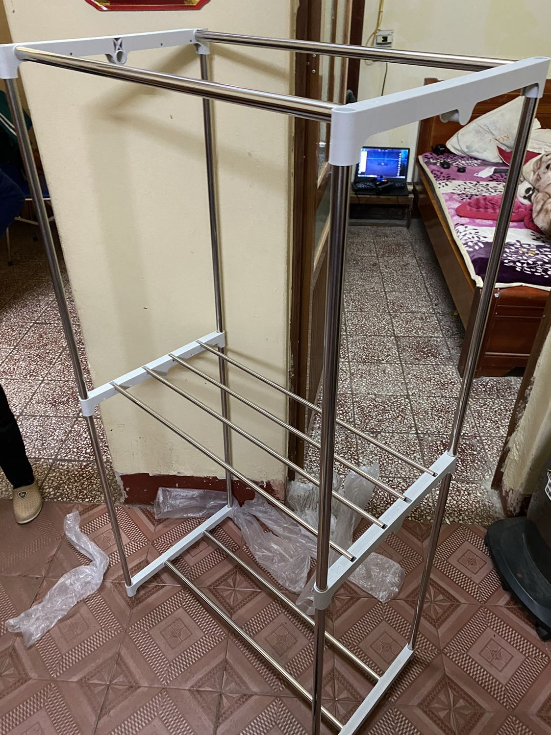 Hàng mới nhận nhưng thiếu thanh phơi đồ thùng hàng rách tan tành khi tháo lớp băng dính, máy sấy dây điện đã dc tháo trc đơ