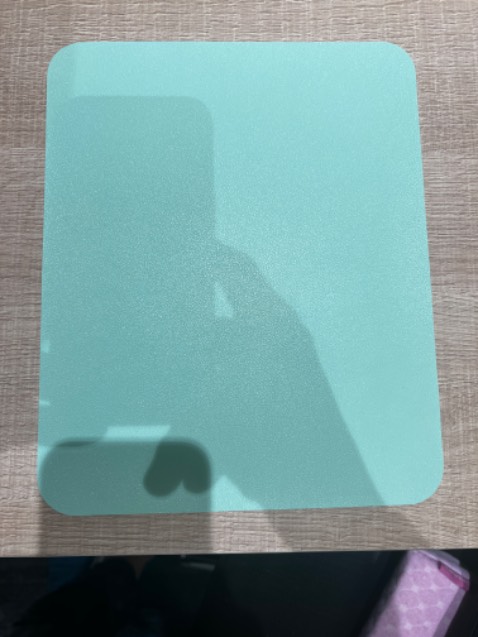 Sản phẩm gọn, sạch tuy nhiên bề mặt khi rê chuột rất rít, ảnh hưởng đến thao tác làm việc trên máy tính.