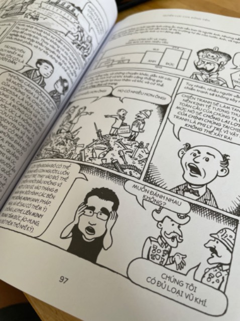 Sách khá to, chất lượng giấy thì ờ ừm, cũng tạm. Có 1 cái là mình thấy dịch hơi khó hiểu