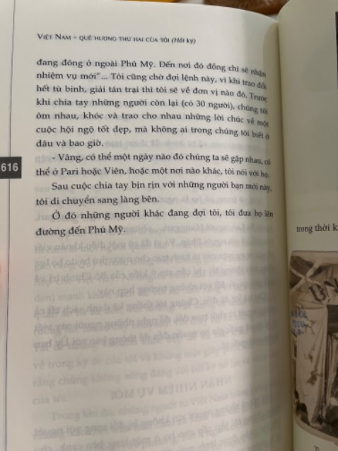 Hơn 600 trang và có cả trang in màu mà với giá là hơn 200k một chút thì thực sự là.. mua đi mọi người ơi !!!
Xem phóng sự về ông đã rất xúc động rồi mà đọc hồi ký thì thật sự quá tuyệt vời. Biết ơn sự hy sinh của ông và tình cảm của ông dành cho quê hương Việt Nam. 
Trân trọng và mong ông yên nghỉ!!