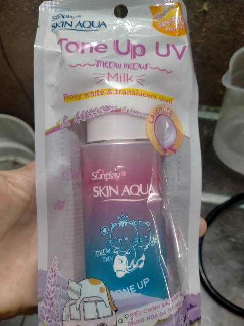 Mình chưa dùng dòng này của sunplay nên chưa nhận xét về công dụng đc, hihi chỉ mua vì thấy có dành cho da nhờn thui