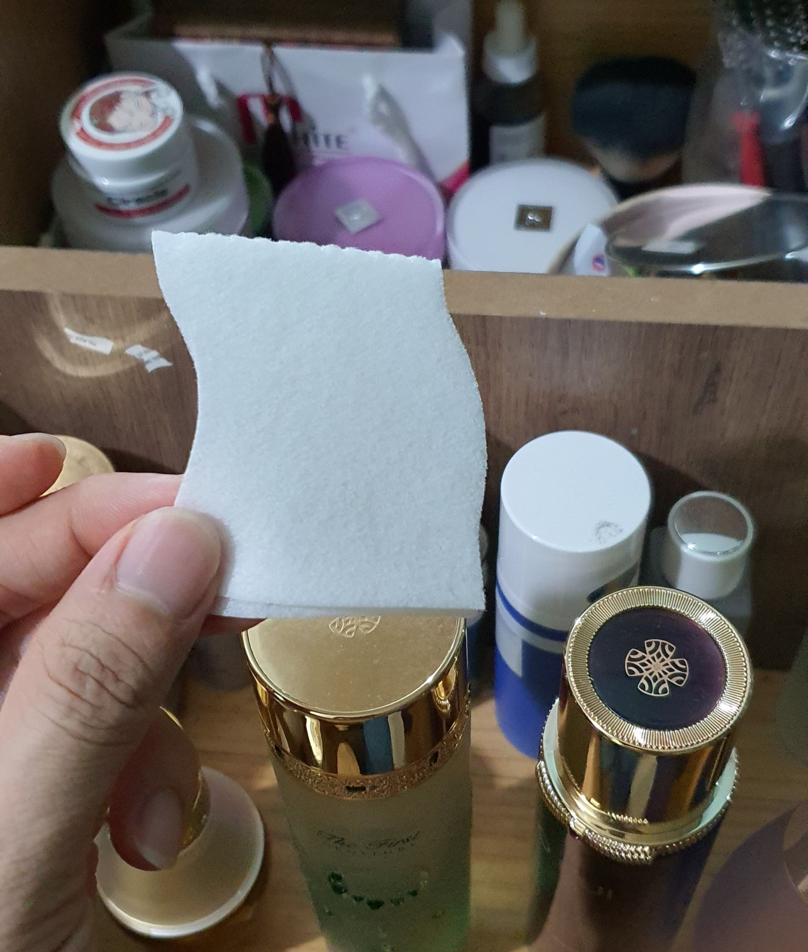 loại này dùng để lau toner ok. mỏng nhẹ ko hao nước hoa hồng. đợt mua sale cũng rẻ nên mua nhiều để xài