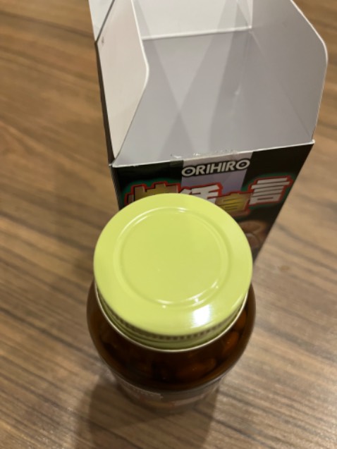 Có mỗi cái tem bóng ngoài vỏ giấy, bên trong chẳng tem nhãn, không giấy tờ miêu tả hay nguồn gốc hoặc hướng dẫn hì—> làm sao biết real hay hàng fake? Muốn trả lại, đề nghị tiki trading trả lời rõ