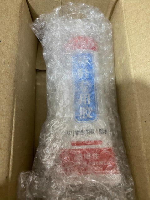 Chai keo ít hơn mình tưởng. Ghi là 60ml nhưng ở trong chắc là 1/2 chai thôi. Dán được nhé mọi người. Đóng gói kỹ càng.