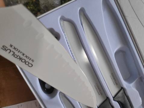 Đóng gói rất đẹp, thiết kế sang trọng, không biết làm từ vật liệu gì mà cầm nắm gọn nhẹ, *** thử đứt cả tay, -1 điểm cho dao bào bằng nhựa