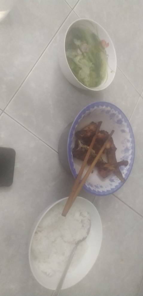 Tốt, nhìn hơi giống mặc áo ngược tí