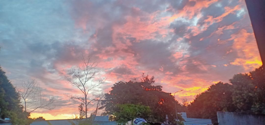 giao hàng nhanh, sản phẩm như hình, gọng hơi nặng.