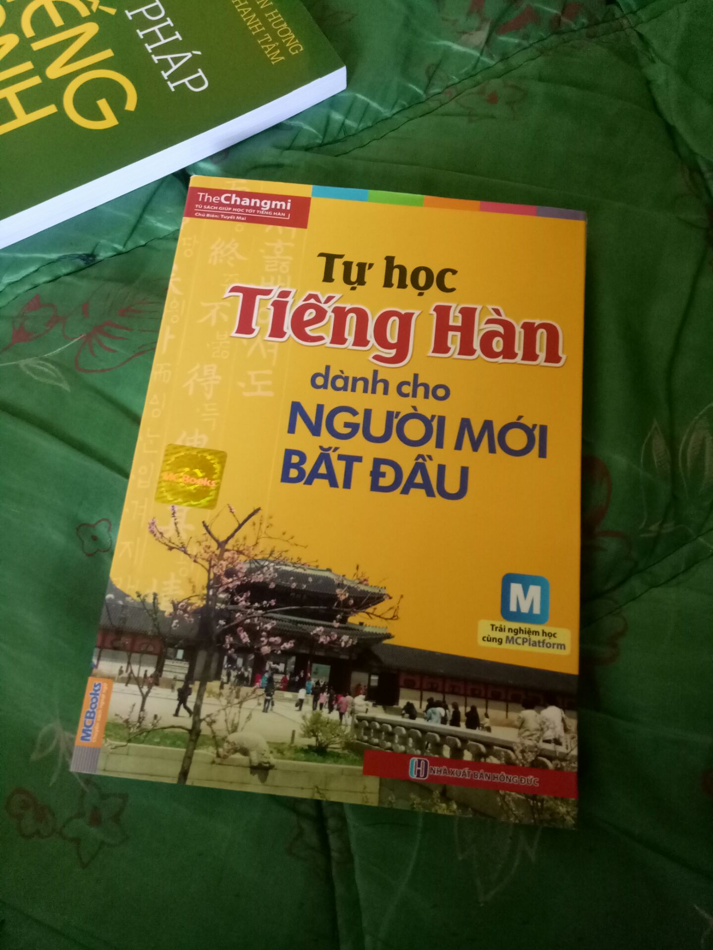 Sách hay, nội dung rõ ràng, phù hợp cho các bạn mới học như Mk. Nếu bn nào mới bắt đầu học thì nên mua thêm cuốn ''tập viết tiếng Hàn dành cho người mới bắt đầu '' thì việc học sẽ tốt hơn đấy ạ. Sách hay, nội dung rõ ràng, phù hợp cho các bạn mới học như Mk. Nếu bn nào mới bắt đầu học thì nên mua thêm cuốn ''tập viết tiếng Hàn dành cho người mới bắt đầu '' thì việc học sẽ tốt hơn đấy ạ.