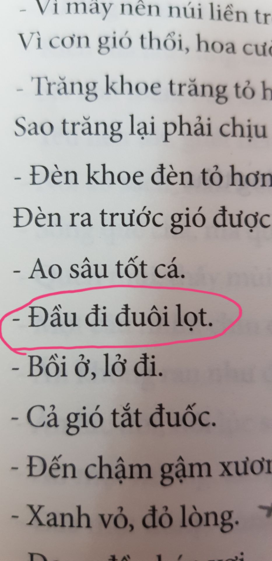 mục lục còn bị sai nữa , sách giả à???? dây chặn sách cầm tới là rớt ra luôn. Tôi muốn trả hàng, hoàn tiền.