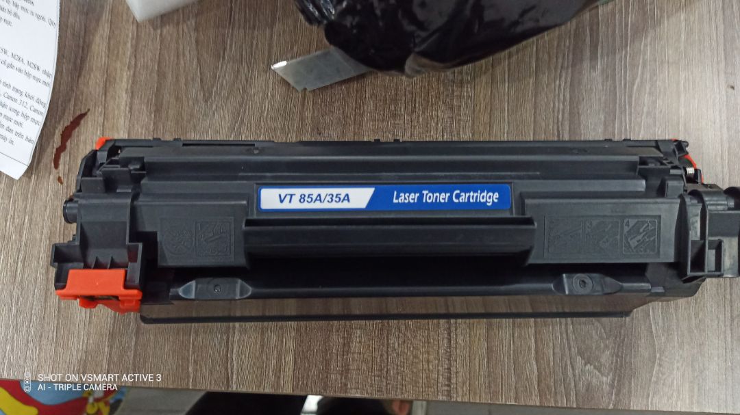 Mực in tốt. Gài hộp mực vào con 6030W hơi cứng nhưng ok hết. Hàng trong tầm giá vậy là tốt rồi. Hết mực có lẻ mua tiếp tại đây. Hàng tiki giao không chê được. Cũng cảm ơn tiki phục vụ tốt. Em giao hàng , giao ngoài giờ hành chánh. Suýt nữa ko nhận hàng hoá được. Mặc dù ghi chú giao trong giờ hành chánh. Bo luôn em 20k.