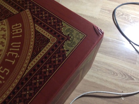 Lót quá sơ sài khiến hộp bị móp