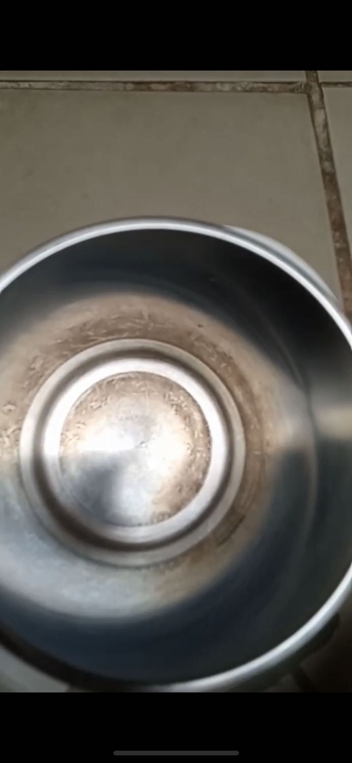 Đây là máy thứ 2 đặt hàng, lần này đặt cho người nhà mà chất lượng quá kém, nấu có 2 lần mà bị xỉn màu nồi như hàng cũ, yêu cầu tiki  đổi hàng hàng khác. Quá thất vọng với chất lượng như thế này.