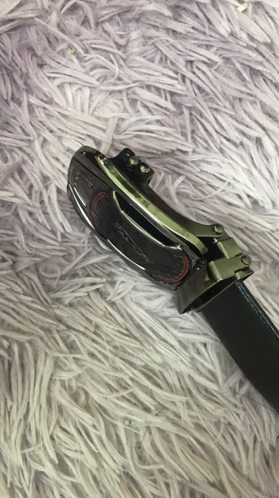 Thắt lưng đẹp thế. Giá rẻ nhưng có vẻ rất chắc chắn. Mặt bóng, da đẹp may chắc chắn và khá là mềm. Chất lượng ok. Cảm ơn shop ạ