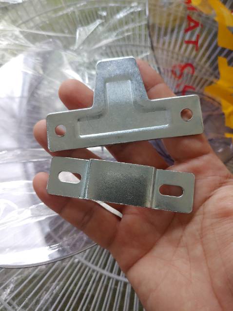 Giao hàng nhanh. Tuy nhiên hãng nên thiết kết 2 cái pat này có thể lắp ngược lại sẽ thuận tiện hơn cho khách hàng. Chứ mỗi lần thay quạt mỗi lần khoan tường oải lắm.