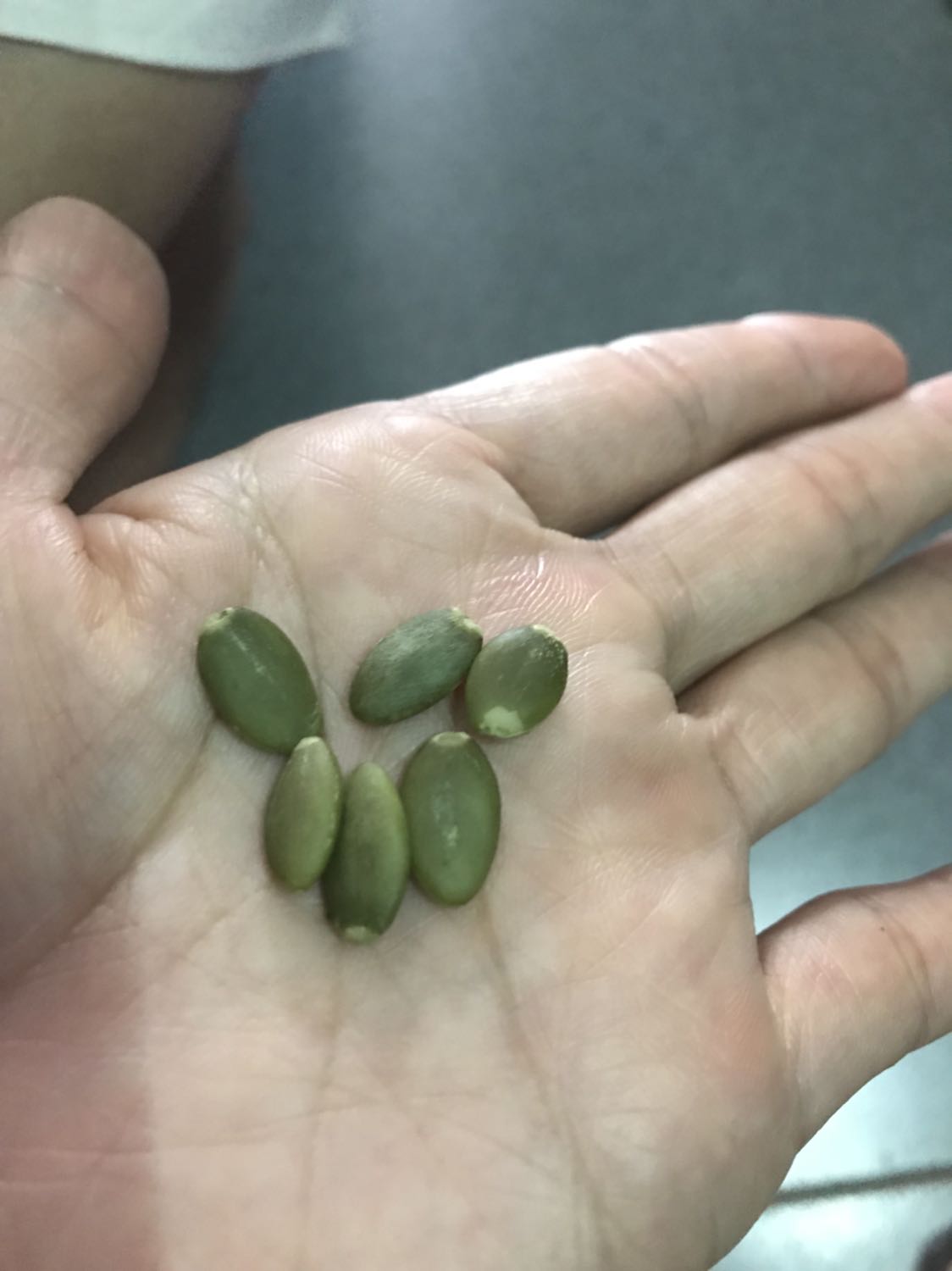 Mềm xụi luôn. Mua bên dk harvest giòn và thơm
Made in china nữa chứ.