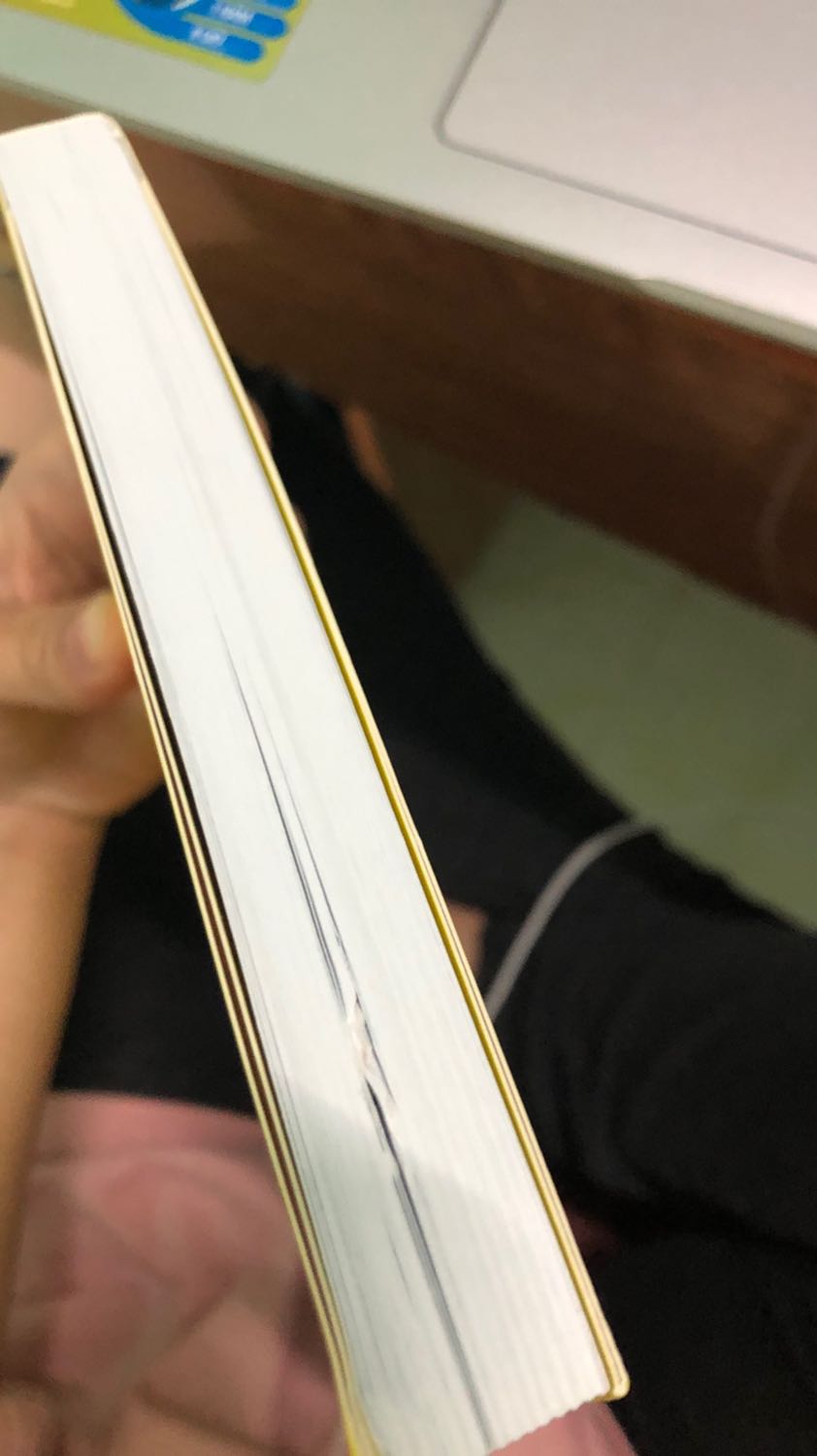 Vận chuyển sách cần bọc sách cẩn thận để sách không bị móp méo. Mình mua sách rất không muốn nhận sách mở ra mà bị như thế này.