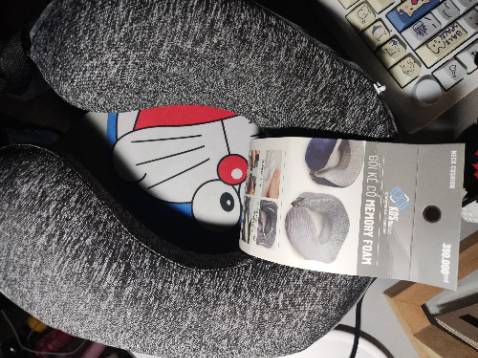 Gối đẹp, xài êm, săn sale được giá tốt, còn tháo được lớp ngoài ra giặt nữa, sẽ mua thêm. À vải ở ngoài polyester chống thấm nữa