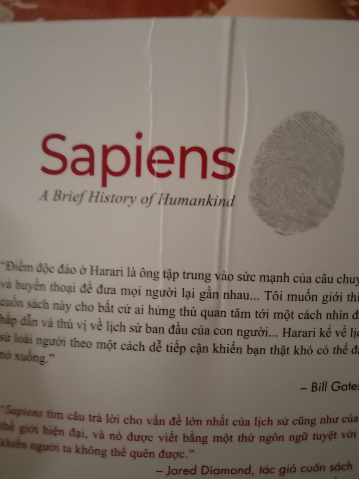 mặt sau hơi bị nhàu nát, giao hàng nhanh