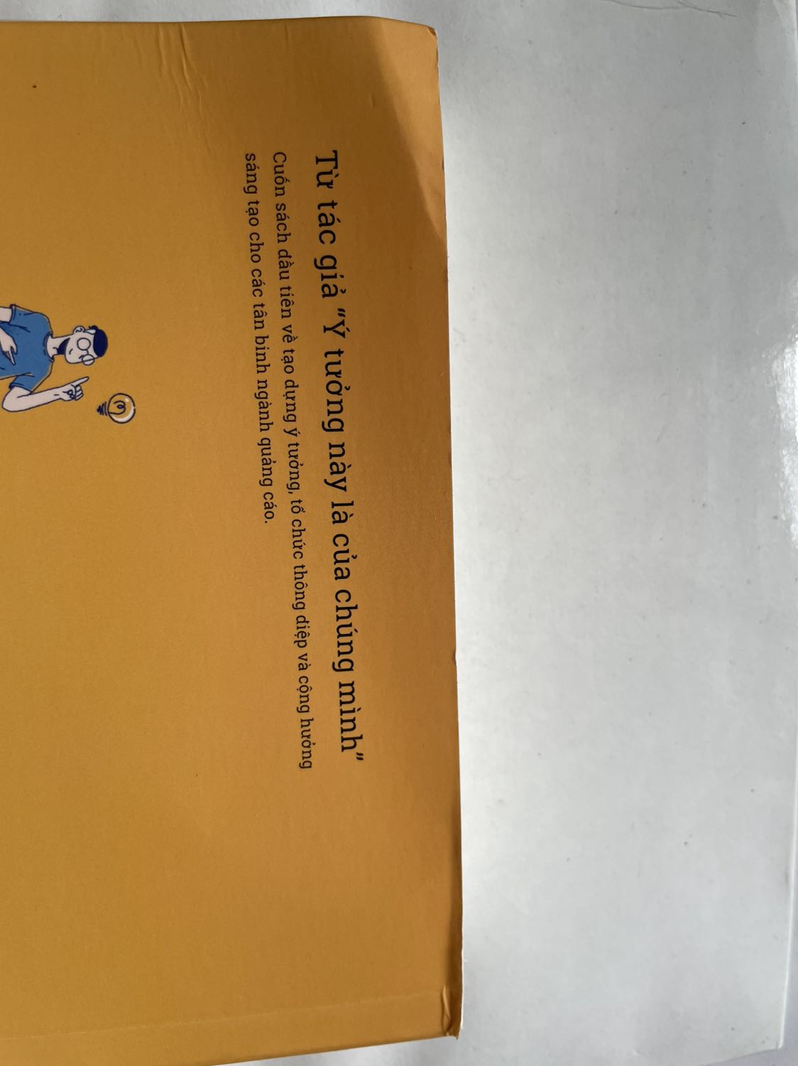 Mình biết mùa dịch thì việc vận chuyển hàng hoá sẽ gặp nhiều khó khăn. Nhưng hàng hoá là sách mà chỉ đóng hàng bằng 1 hộp, bỏ chung với chai sữa rửa mặt nữa. Rồi quyển sách nó ra vậy luôn ạ :((( Mình mong những đơn hàng là sách sẽ được gói kỹ hơn trong tương lai.