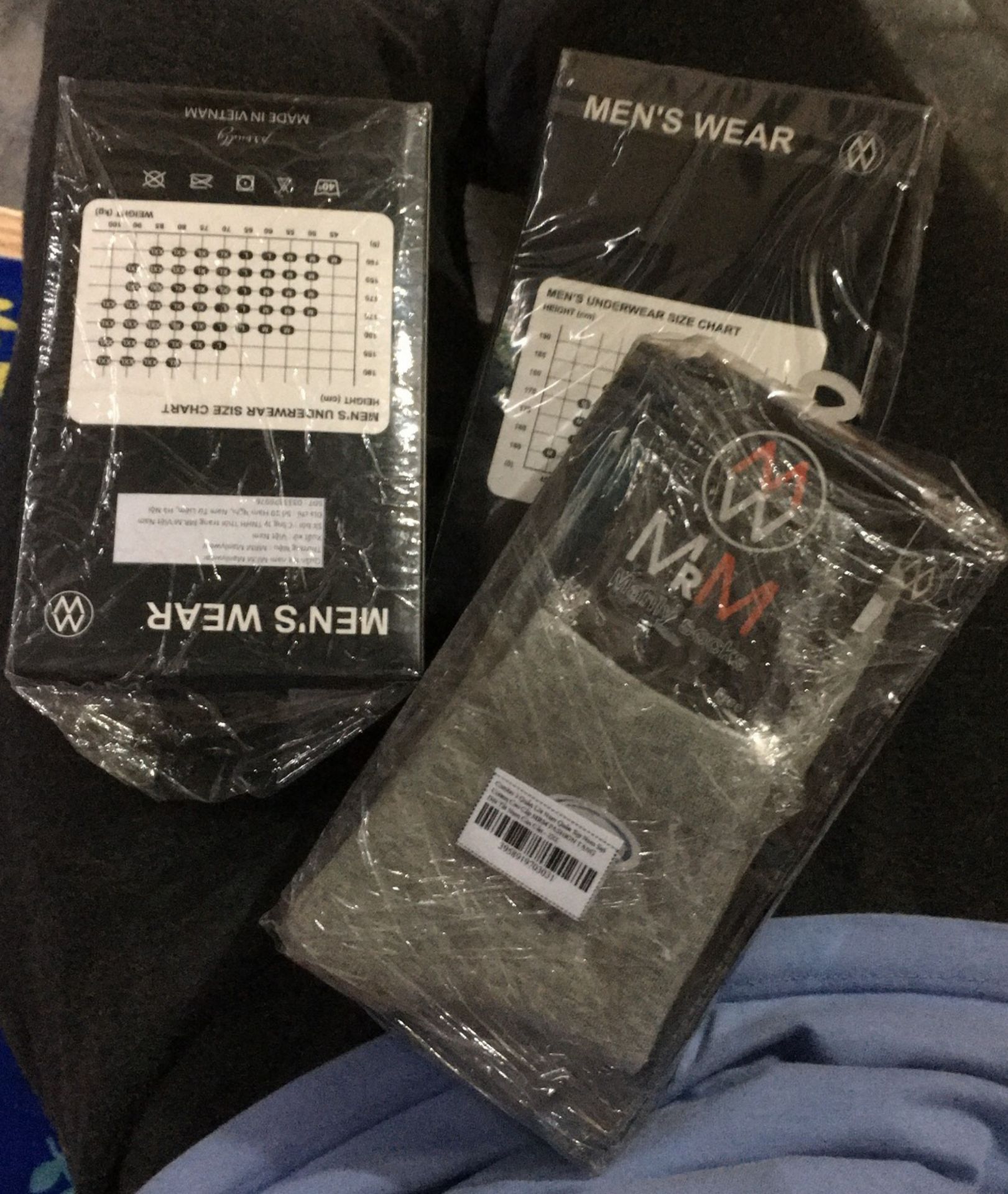 mua quần lót nhiều nên được mua kèm áo ba lỗ với giá ưu đãi. Chồng khen mặc vừa người  đúng size, gói hàng kĩ.Giao hàng đúng như dự báo 2 tuần. lần sau sẽ mua tiếp