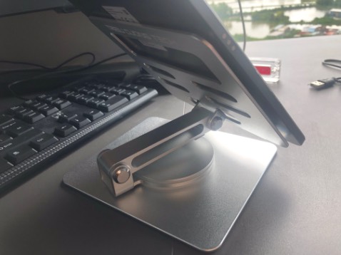 Giá đỡ rát đẹp, cứng cáp chắc chắn hợp kim nhôm nguyên khối, ipad bự xoay vẫn trụ vững đáng tiền bỏ ra
