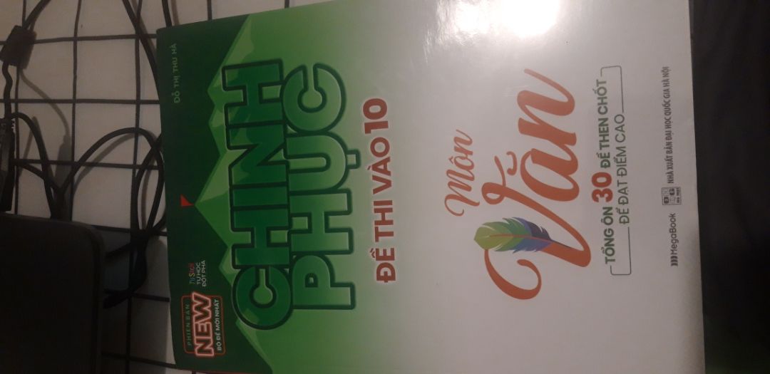 sách hay,nh đề và văn tham khảo, thiên về thực hành hơn, quyển văn 8+ sẽ thiên về lí thuyết hơn