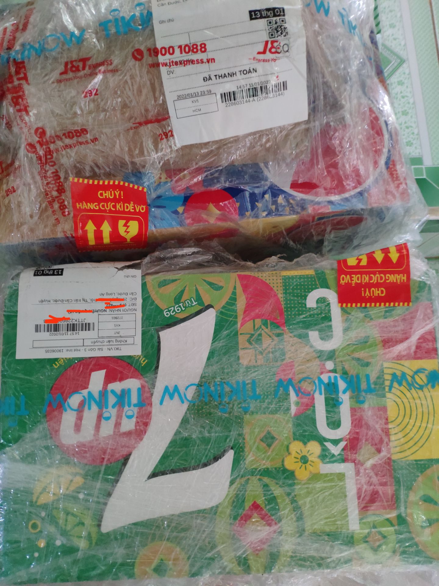 Giao hàng rất nhanh, date từ lúc mình nhận là còn được tầm 11 tháng. Ly tặng rất đẹp nhưng không dày lắm. Hàng chuẩn mua được giá 150k 1 thùng khá hời Giao hàng rất nhanh, date từ lúc mình nhận là còn được tầm 11 tháng. Ly tặng rất đẹp nhưng không dày lắm. Hàng chuẩn mua được giá 150k 1 thùng khá hời