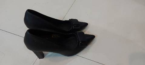 Đi ôm chân, chắc chắn, không đau chân, bền.