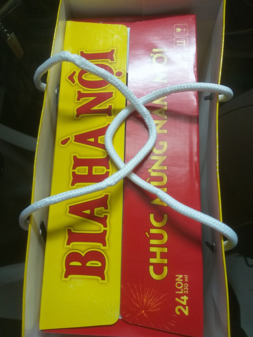 Giao nhanh, giá tốt, ship siêu tốc, có cả bao lì xì và túi đựng bia. Good