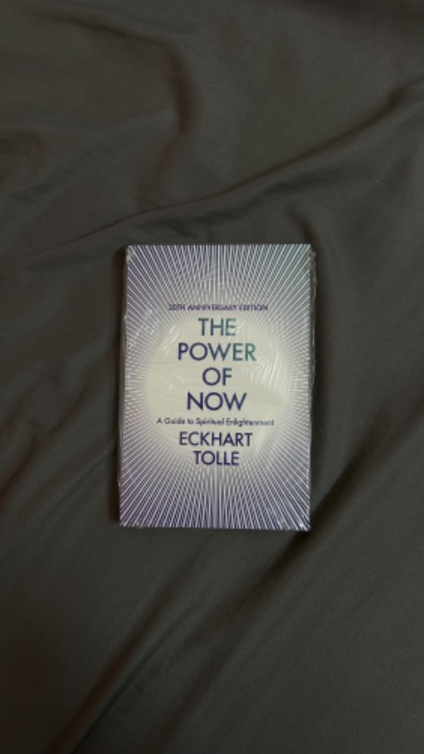 Sách mới đẹp. Giao siêu nhanh. Giá tốt nhứt vũ trụ roài. Bản này của The Power of Now mình tìm sách new lâu rồi. Sách bán chạy nên khó tìm 🥹