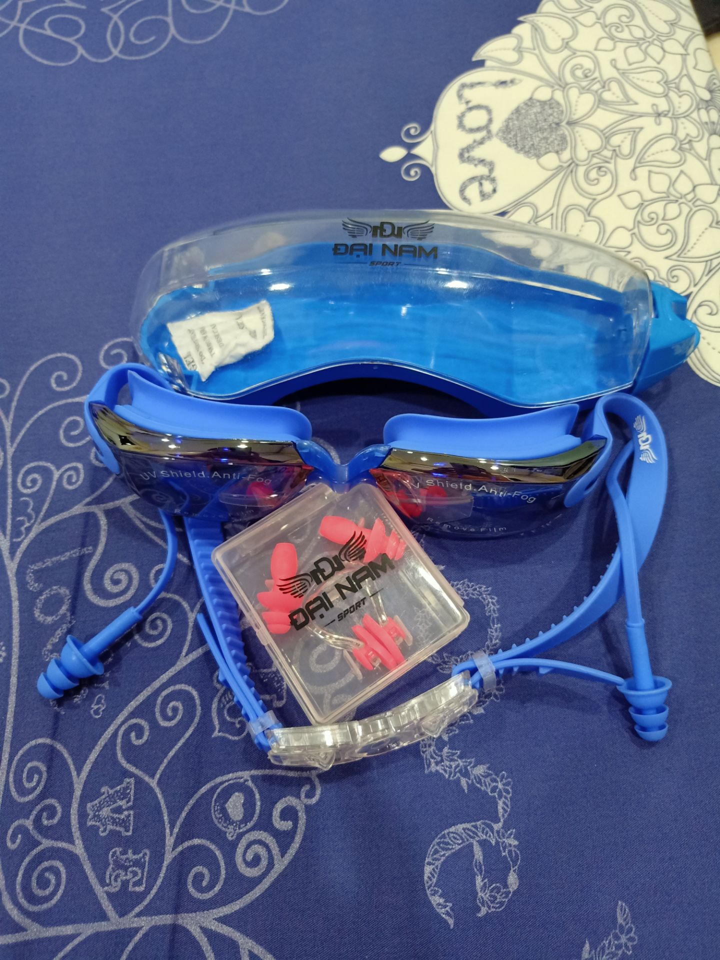 kính dày dặn, màu đẹp, nhìn chất lượng hơn cái thảm yoga, quà tặng thì ít sử dụng, nếu giảm giá thì tốt hơn