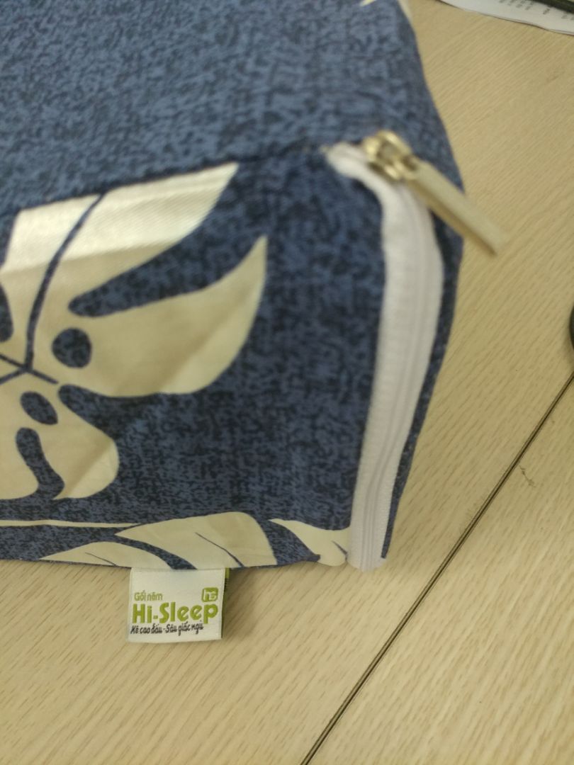 Mình chọn mua Hi-Sleep chấp nhận giá cao hơn hãng khác nhưng bù lại rất an tâm về chất lượng, sản phẩm đầy đủ tem nhãn, có cả tem chống hàng giả, có cho đổi trả nữa nên cũng yên tâm hơn