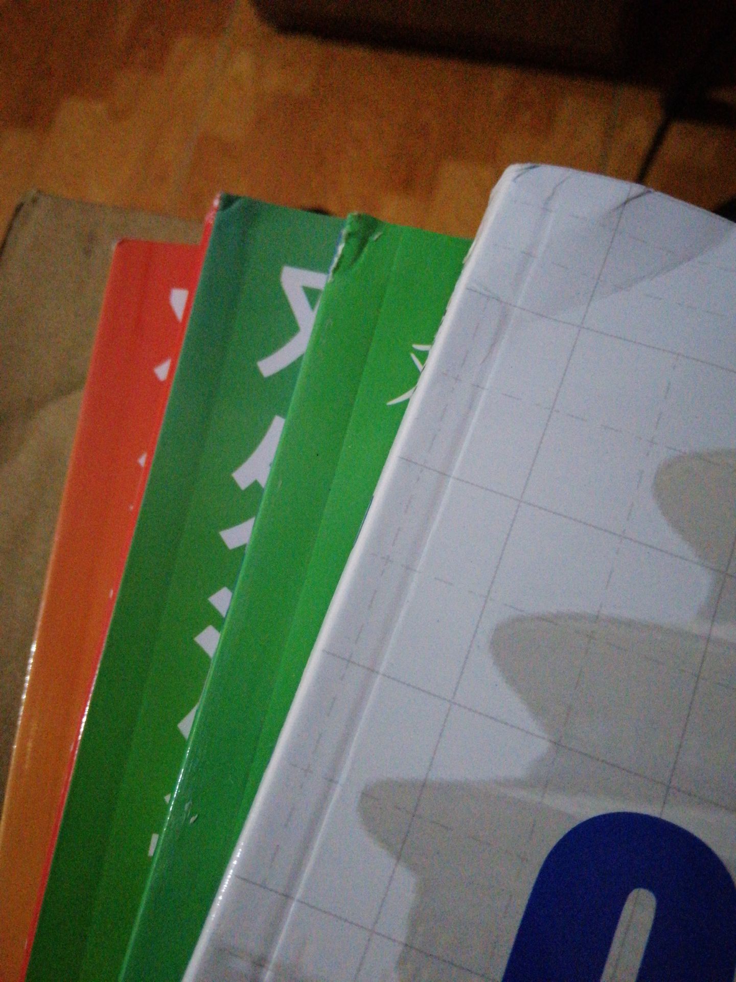 Giao hàng nhanh nhưng gáy sách nào cx bị nhăn cả mong tiki để ý hơn