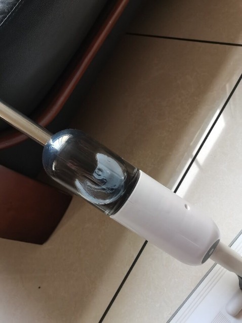 Thích cây lau nhà phun sương này từ lâu, nhưng ko dám mua vì sợ mau hỏng vì đã đọc nhiều comment của các bên mua phải hàng TQ, nhưng tình cờ thấy đc cây này hàng chính hãng thương hiệu đàng hoàng, đặt liên luôn. Dễ lắp ráp, lau sạch, nhựa cứng cáp chắc chắn, phun nước bén, rất tiện lợi