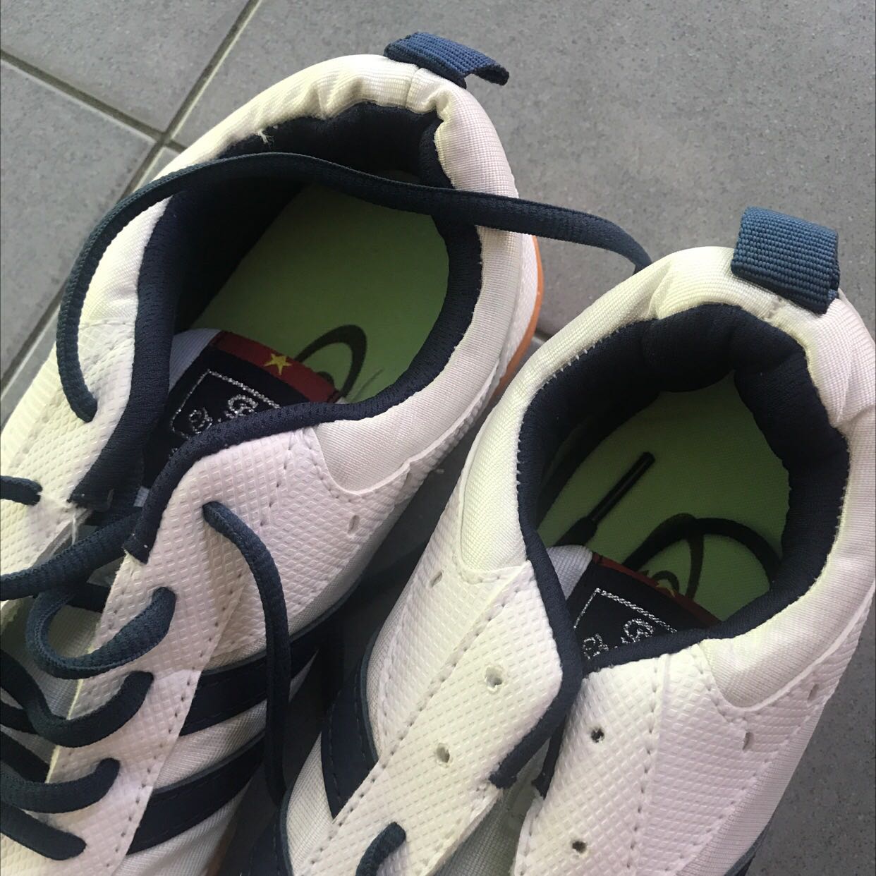 Giao hàng chậm hẹn lên hẹn xuống không thấy giao , chất lượng của sản phẩm quá kém không như quảng cáo và giá thành .