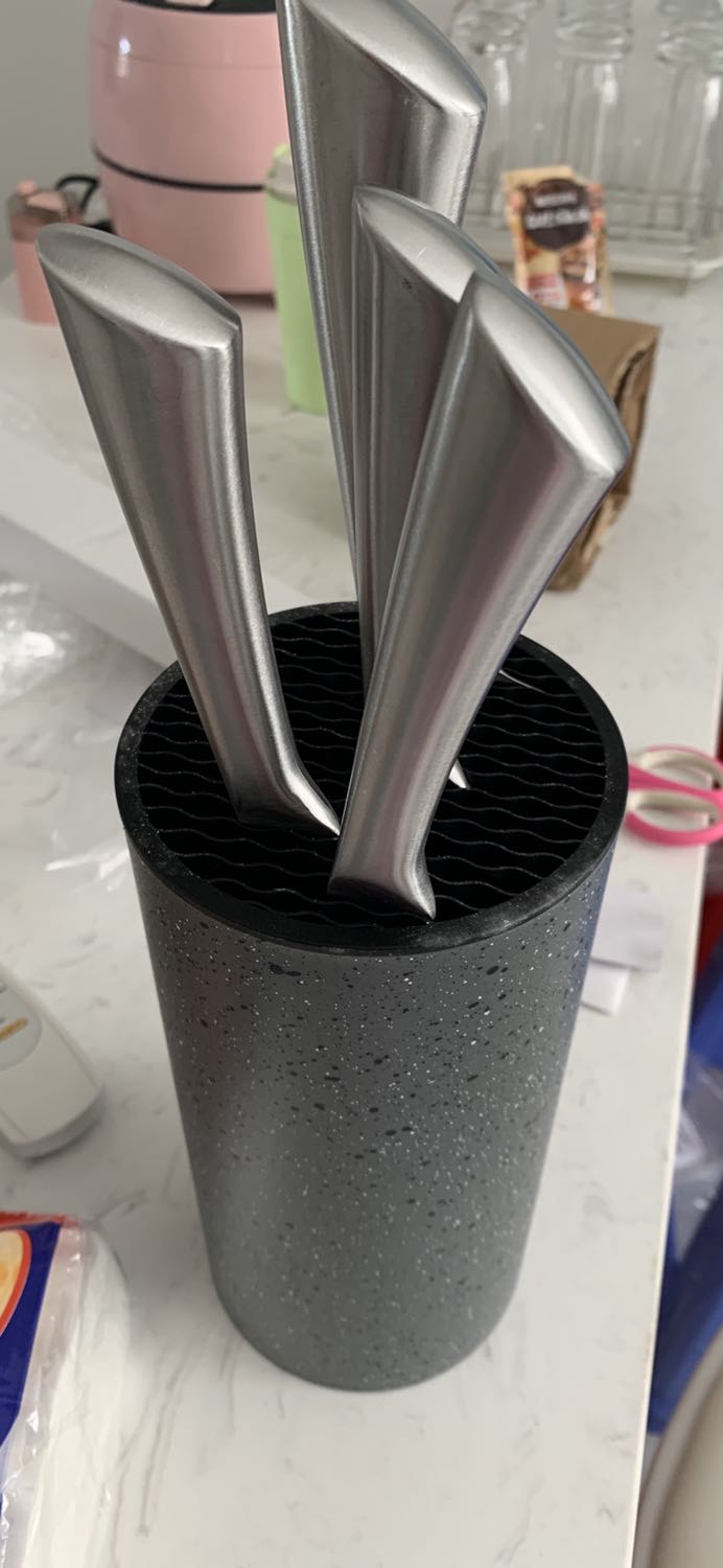 Dao đẹp, sắc, cầm chắc tay lắm. Nên mua nhé mọi người