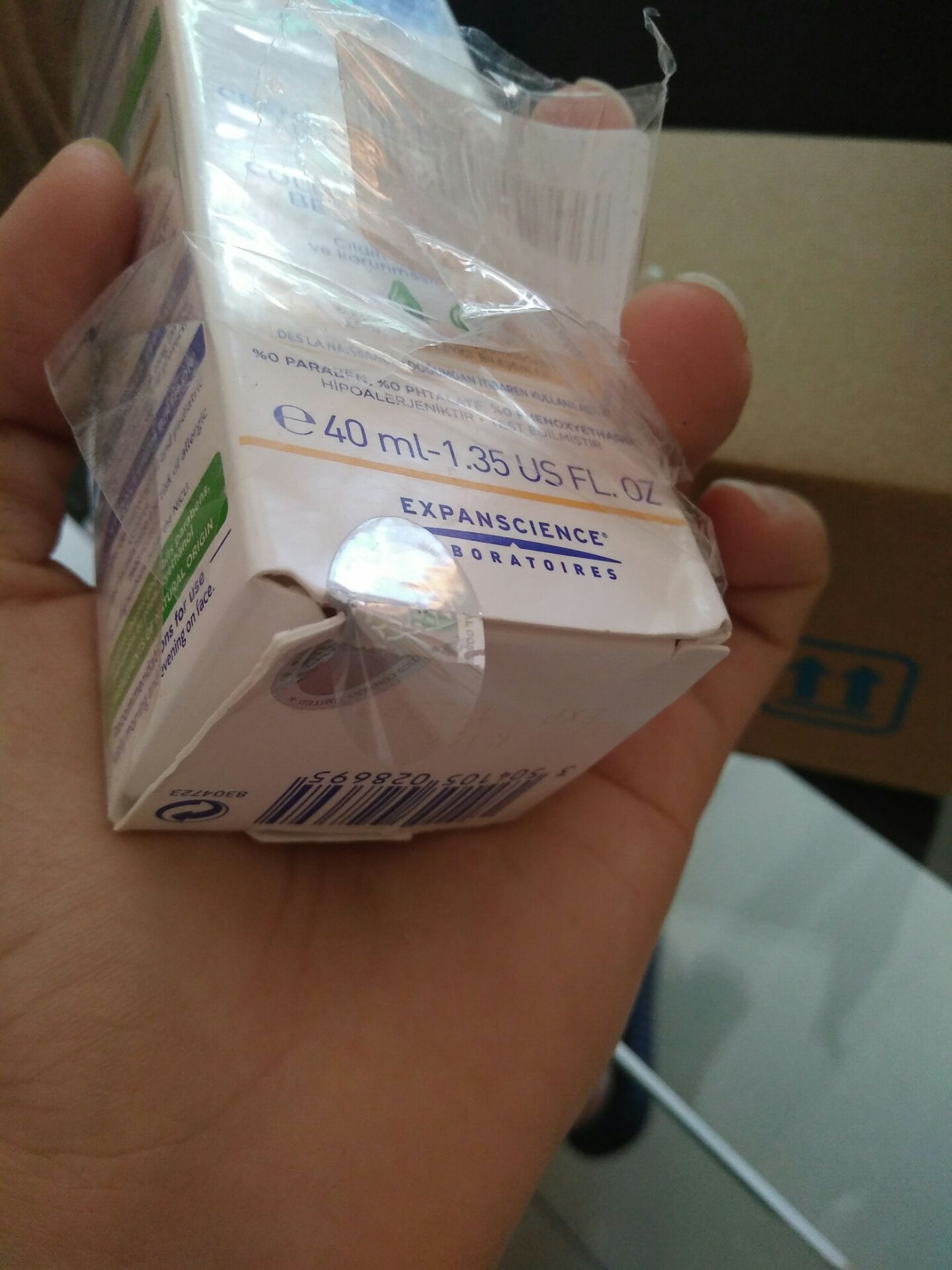 Ok công nhận sử dụng hàng của Mustela thì tốt rồi. tuy nhiên mình khá khó chịu khi hộp bị méo móp, tróc vỏ nilon, chưa kể hộp bị khui tới khui lui nên bị tróc tem. Nhưng may là tuyp kem vẫn nguyên si, và mới, nên mong là Tiki cố gắng xem xét hàng hóa rồi mới giao khách nhé! điểm cộng là tiki giao hàng nhanh, gói cẩn thận, shiper vui vẻ! Ok công nhận sử dụng hàng của Mustela thì tốt rồi. tuy nhiên mình khá khó chịu khi hộp bị méo móp, tróc vỏ nilon, chưa kể hộp bị khui tới khui lui nên bị tróc tem. Nhưng may là tuyp kem vẫn nguyên si, và mới, nên mong là Tiki cố gắng xem xét hàng hóa rồi mới giao khách nhé! điểm cộng là tiki giao hàng nhanh, gói cẩn thận, shiper vui vẻ!