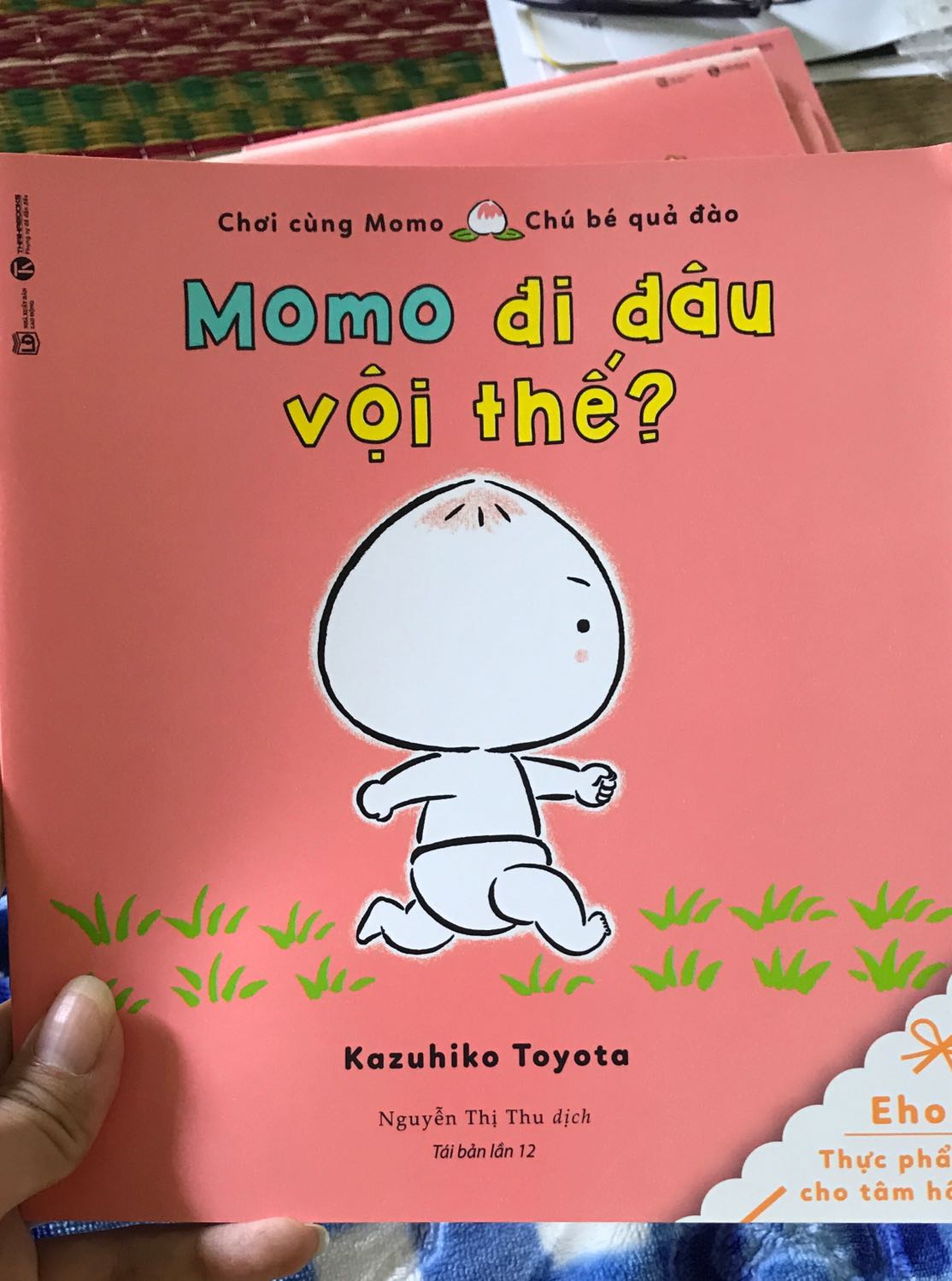 Tiki giao hàng nhanh. Sách dễ thương, màu sắc đơn sắc thích hợp cho các bé làm quen màu sắc, nhân vật, sự vật, hành động. Bé nhà mình rất thích.