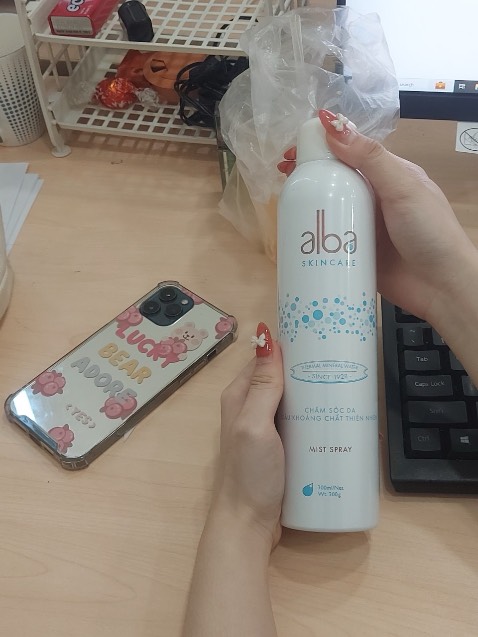 Xịt phun đều , xịt mát dưỡng ẩm da tốt xài chai to lợi, xịt thường xuyên để cấp ẩm cho da