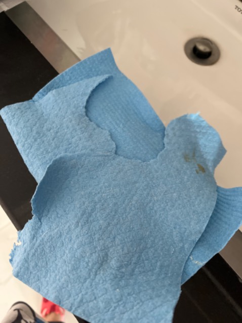 Mình xài mới có 2 ngày mà bị nát là sao? Ko hiểu nổi!!! Đã mua mấy lần chứ có phải lần đầu mà chất lượng kỳ vậy nè?